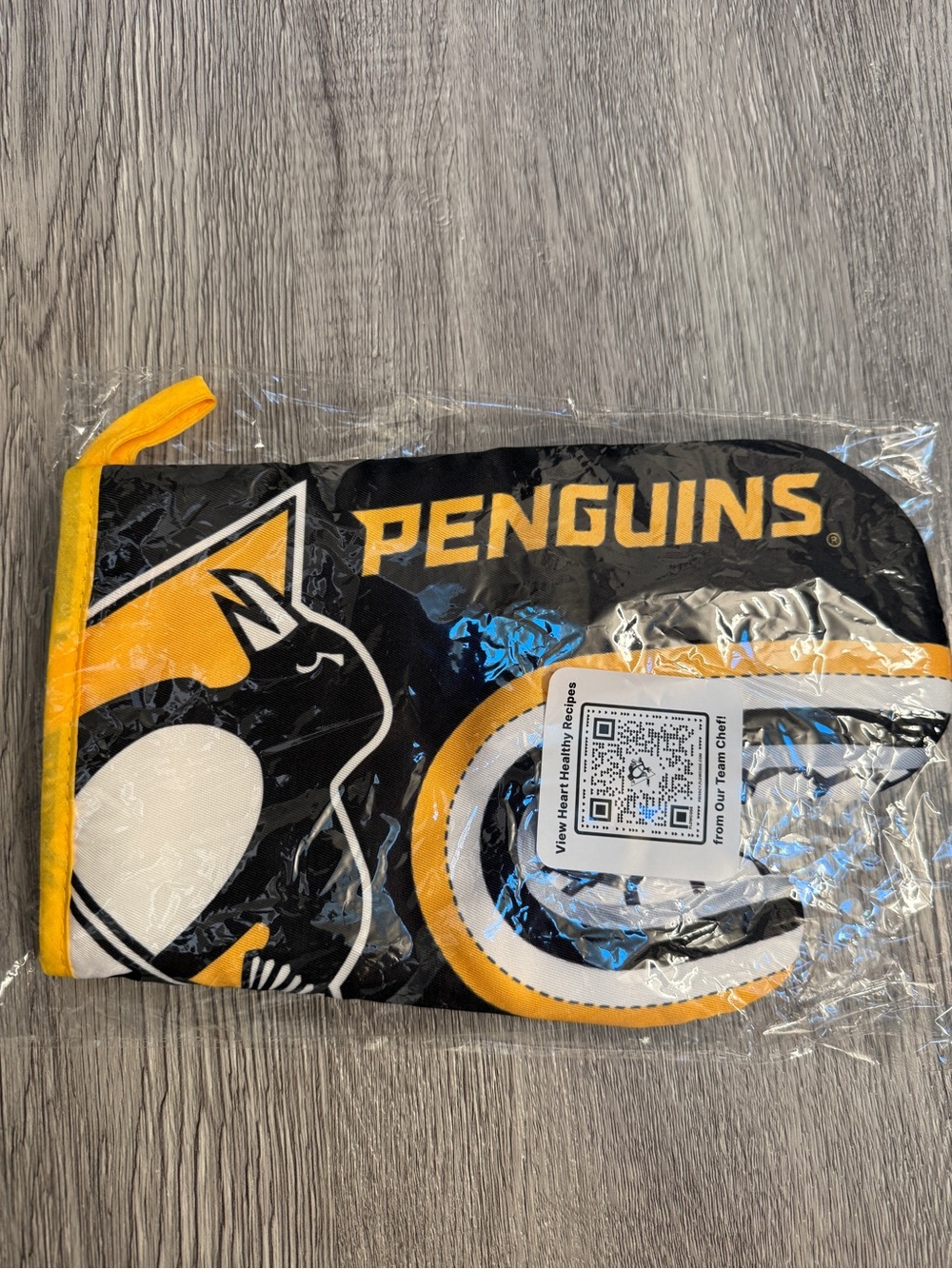 UPMC Pittsburgh Penguins Sports Theme Oven Mitt Black Yellow White